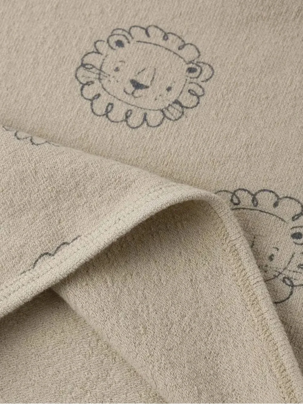 NWT Quincy Mae Spongy Lion set